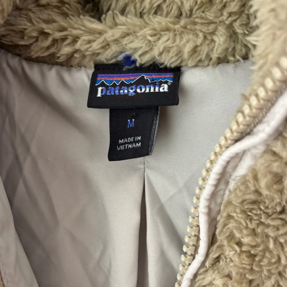 Patagonia Tan Sherpa Fleece Vest - Zip Front - Picture 3 of 4